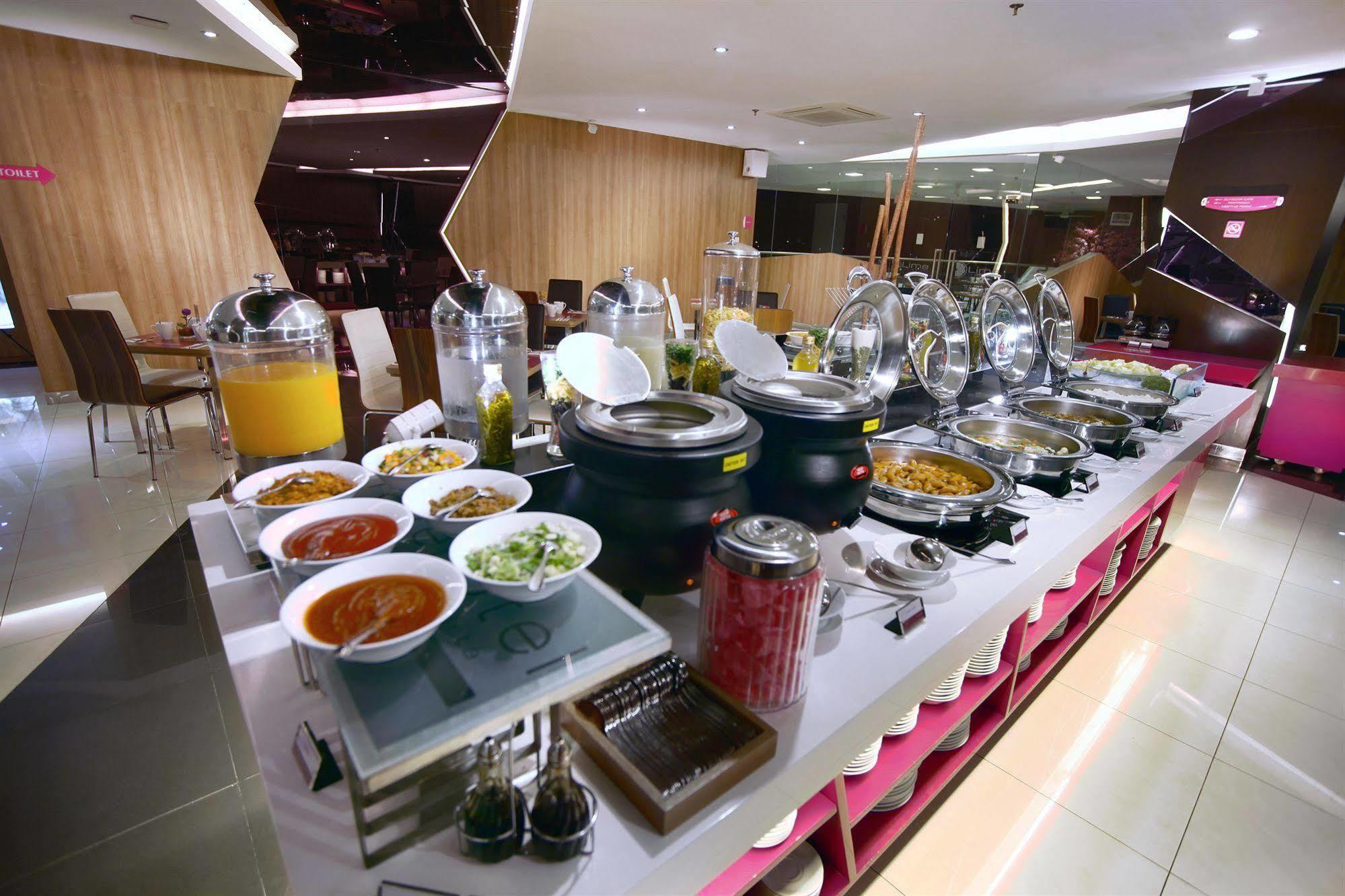 Favehotel Ltc Glodok Jakarta Ngoại thất bức ảnh