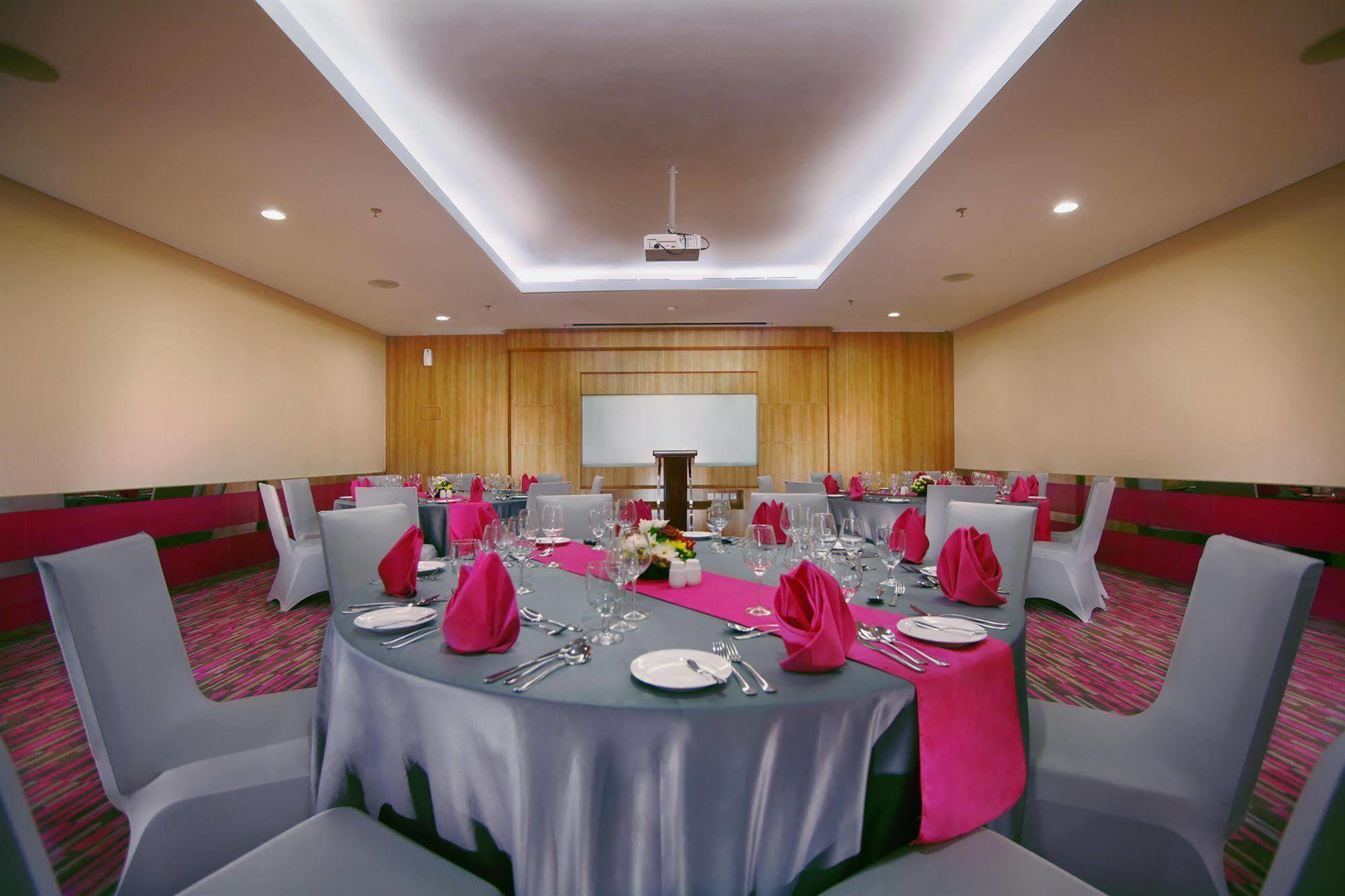 Favehotel Ltc Glodok Jakarta Ngoại thất bức ảnh